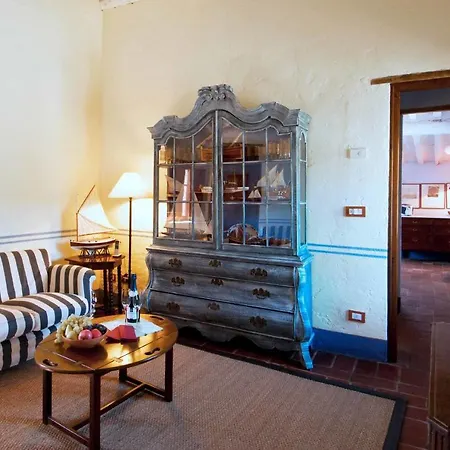 Sleeps 8 Wifi Villa